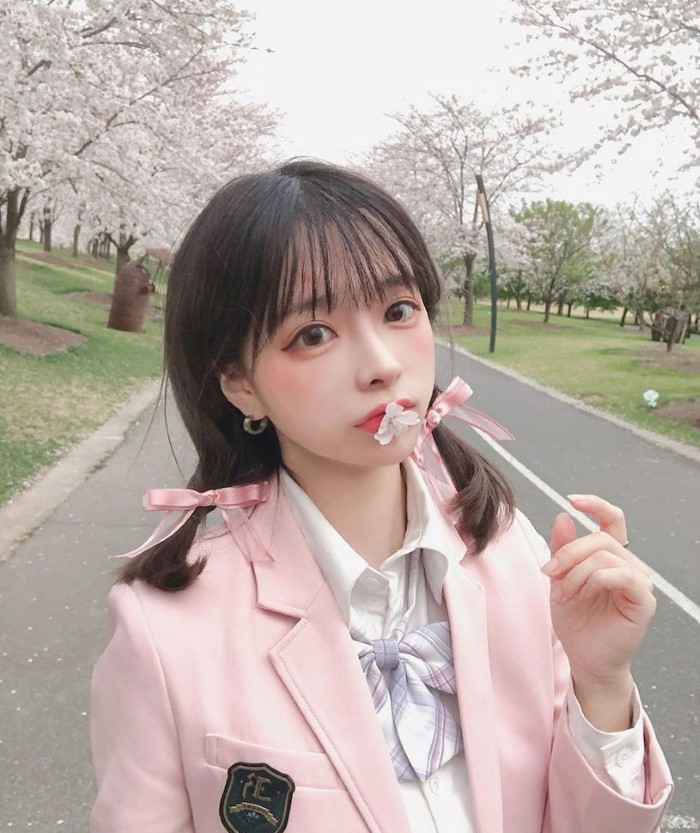 甜美至服正妹「展现超雄伟乳量」,胸前柏嫩画面太佑或!插图4 甜美至服正妹「展现超雄伟乳量」,胸前柏嫩画面太佑或!插图4