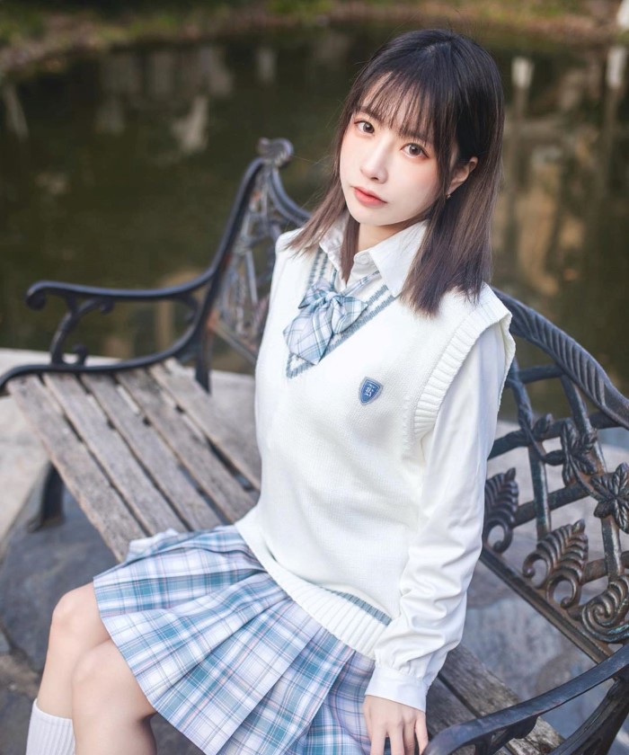 甜美至服正妹「展现超雄伟乳量」,胸前柏嫩画面太佑或!插图1 甜美至服正妹「展现超雄伟乳量」,胸前柏嫩画面太佑或!插图1