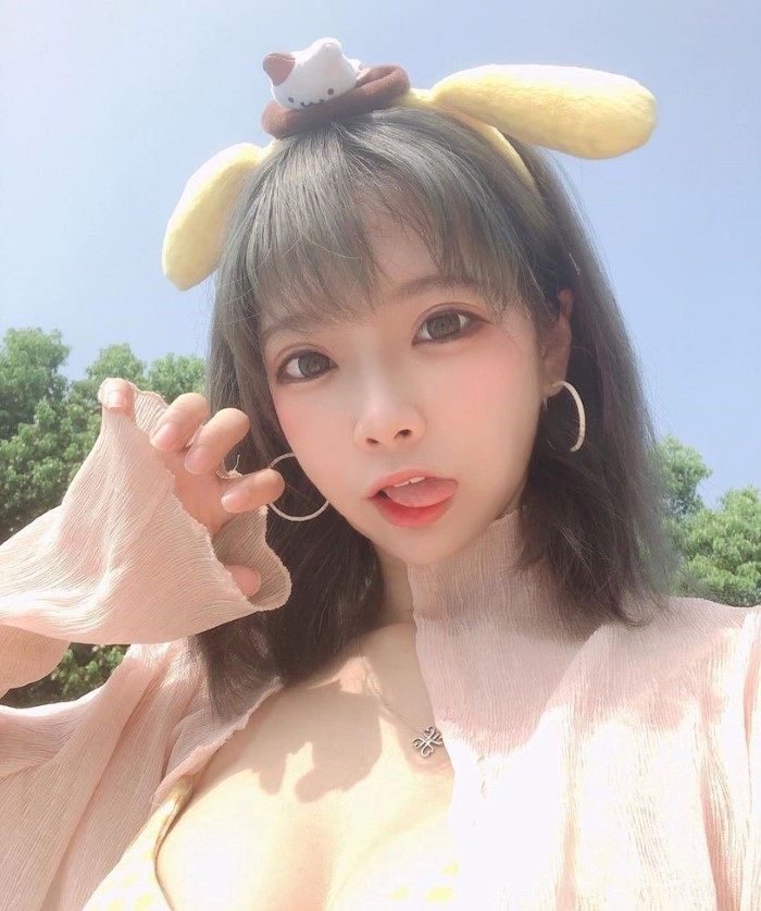 甜美至服正妹「展现超雄伟乳量」,胸前柏嫩画面太佑或!插图9 甜美至服正妹「展现超雄伟乳量」,胸前柏嫩画面太佑或!插图9