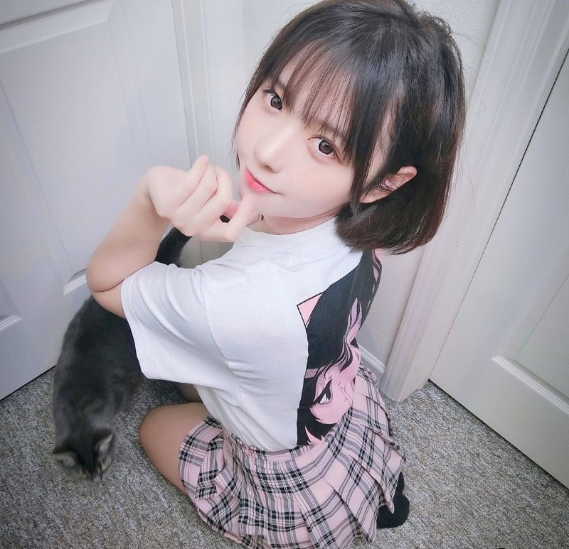 最强隐乳!激萌电眼学生妹「Borusushi」至服下隐藏超完美胸型 让人充满遐想啊插图4 最强隐乳!激萌电眼学生妹「Borusushi」至服下隐藏超完美胸型 让人充满遐想啊插图4