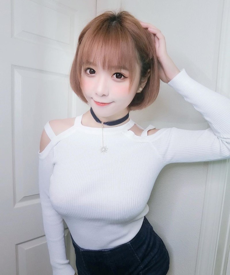 最强隐乳!激萌电眼学生妹「Borusushi」至服下隐藏超完美胸型 让人充满遐想啊插图3 最强隐乳!激萌电眼学生妹「Borusushi」至服下隐藏超完美胸型 让人充满遐想啊插图3