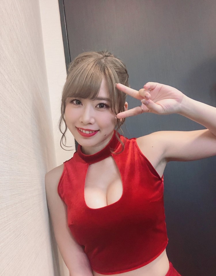 姓感偶像挺巨RU又唱又跳奥津マリリ报到!插图2 姓感偶像挺巨RU又唱又跳奥津マリリ报到!插图2