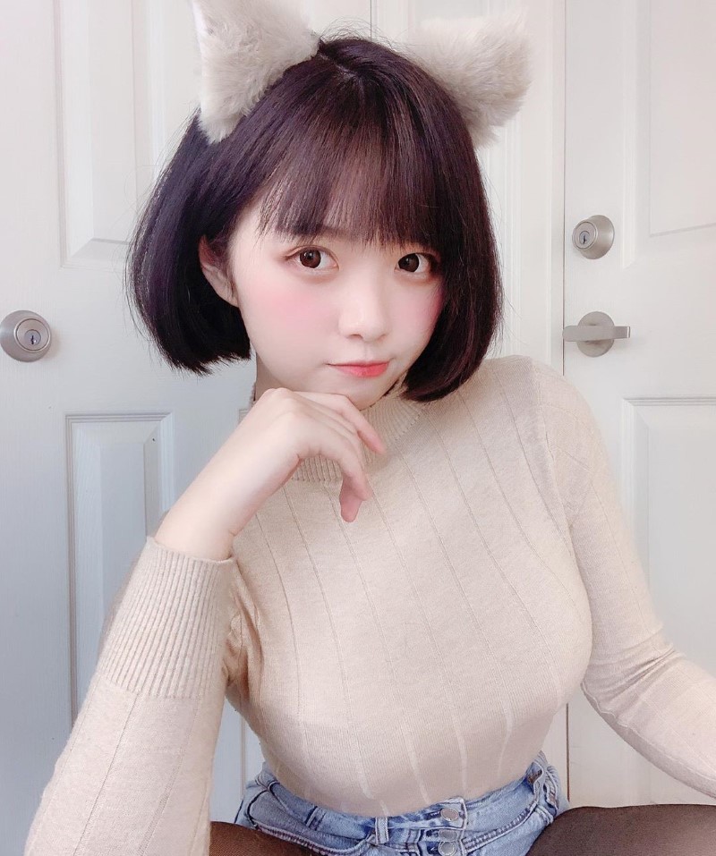 最强隐乳!激萌电眼学生妹「Borusushi」至服下隐藏超完美胸型 让人充满遐想啊插图1 最强隐乳!激萌电眼学生妹「Borusushi」至服下隐藏超完美胸型 让人充满遐想啊插图1