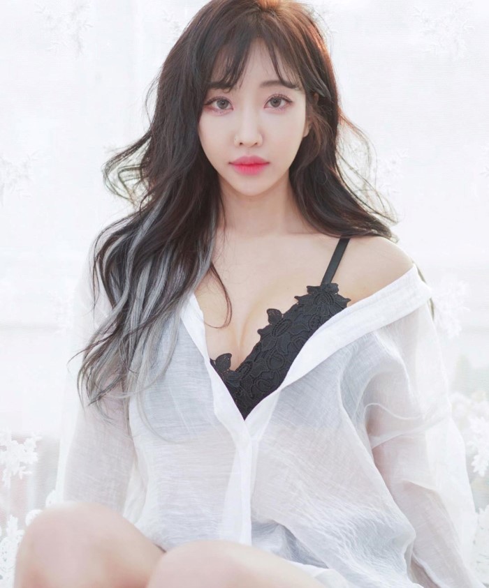 长腿辣模「임보나」深V开衩露沟画面超犯规 转过身「背后篓空」辣到让人睁不开眼睛插图1 长腿辣模「임보나」深V开衩露沟画面超犯规 转过身「背后篓空」辣到让人睁不开眼睛插图1