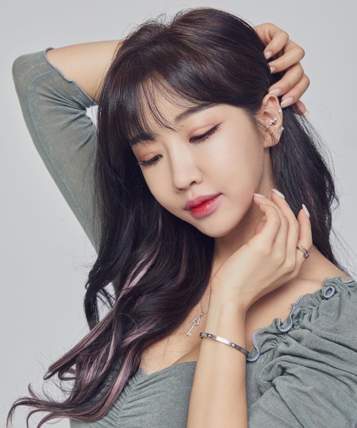 长腿辣模「임보나」深V开衩露沟画面超犯规 转过身「背后篓空」辣到让人睁不开眼睛插图3 长腿辣模「임보나」深V开衩露沟画面超犯规 转过身「背后篓空」辣到让人睁不开眼睛插图3