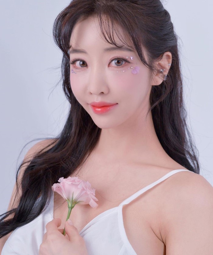 长腿辣模「임보나」深V开衩露沟画面超犯规 转过身「背后篓空」辣到让人睁不开眼睛插图2 长腿辣模「임보나」深V开衩露沟画面超犯规 转过身「背后篓空」辣到让人睁不开眼睛插图2