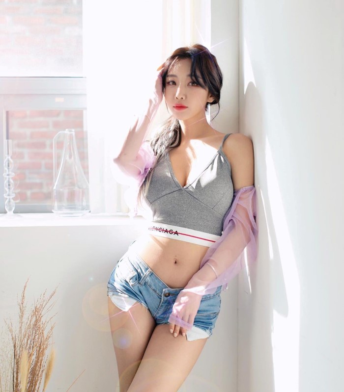 长腿辣模「임보나」深V开衩露沟画面超犯规 转过身「背后篓空」辣到让人睁不开眼睛插图3 长腿辣模「임보나」深V开衩露沟画面超犯规 转过身「背后篓空」辣到让人睁不开眼睛插图3