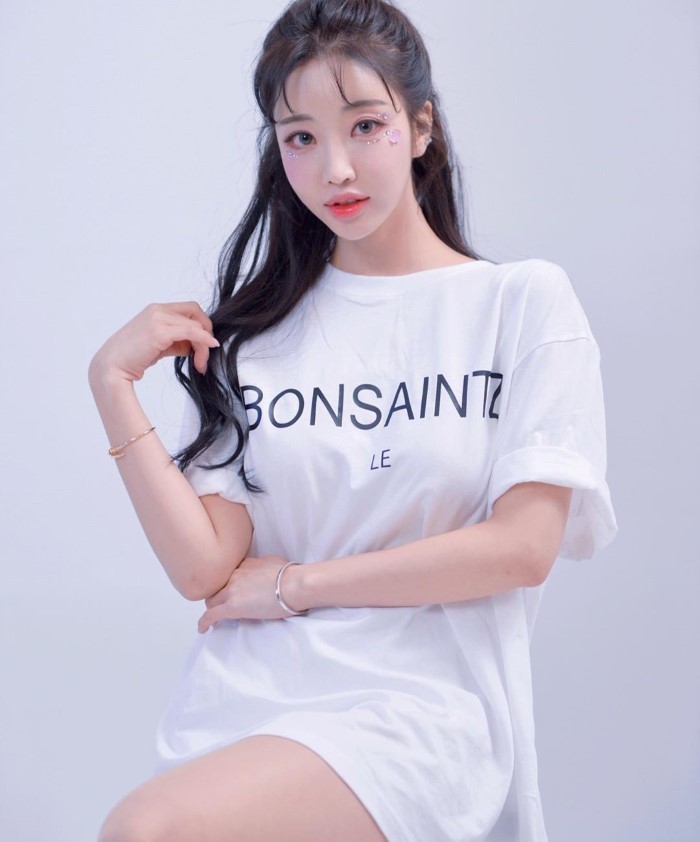 长腿辣模「임보나」深V开衩露沟画面超犯规 转过身「背后篓空」辣到让人睁不开眼睛插图4 长腿辣模「임보나」深V开衩露沟画面超犯规 转过身「背后篓空」辣到让人睁不开眼睛插图4