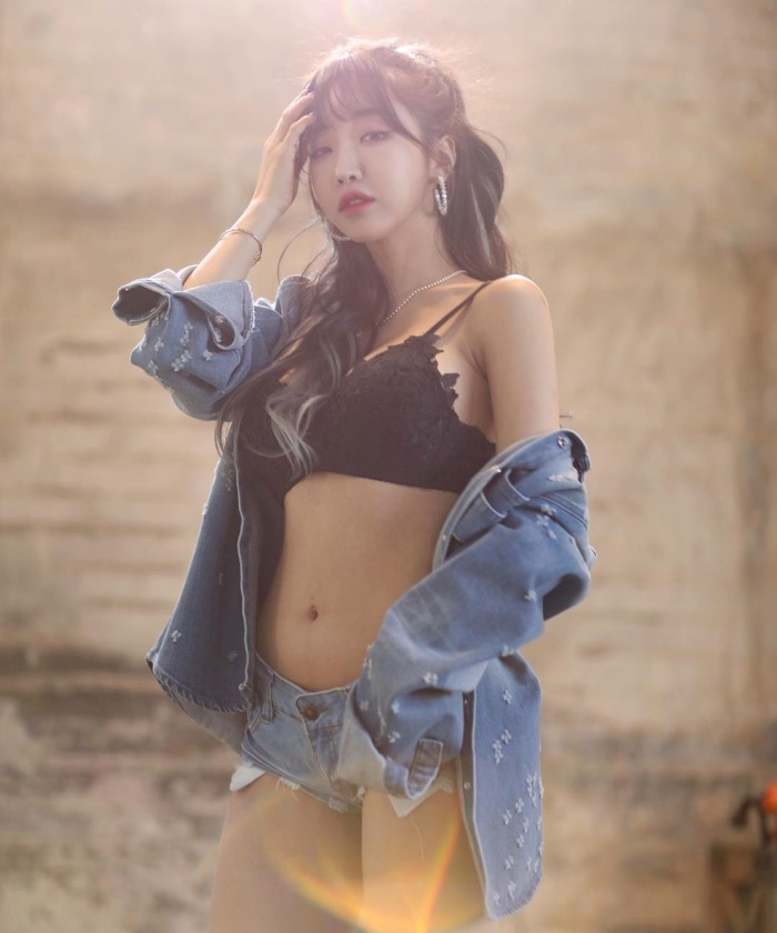 长腿辣模「임보나」深V开衩露沟画面超犯规 转过身「背后篓空」辣到让人睁不开眼睛插图5 长腿辣模「임보나」深V开衩露沟画面超犯规 转过身「背后篓空」辣到让人睁不开眼睛插图5