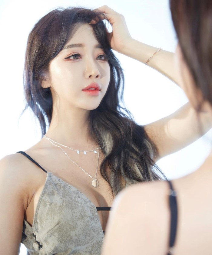 长腿辣模「임보나」深V开衩露沟画面超犯规 转过身「背后篓空」辣到让人睁不开眼睛插图7 长腿辣模「임보나」深V开衩露沟画面超犯规 转过身「背后篓空」辣到让人睁不开眼睛插图7