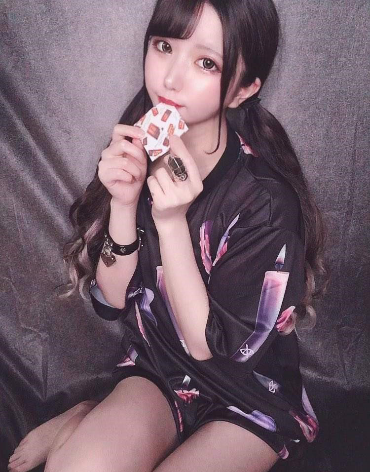 橡胶之日咬着东西的动作果然还是很撩人插图1 橡胶之日咬着东西的动作果然还是很撩人插图1