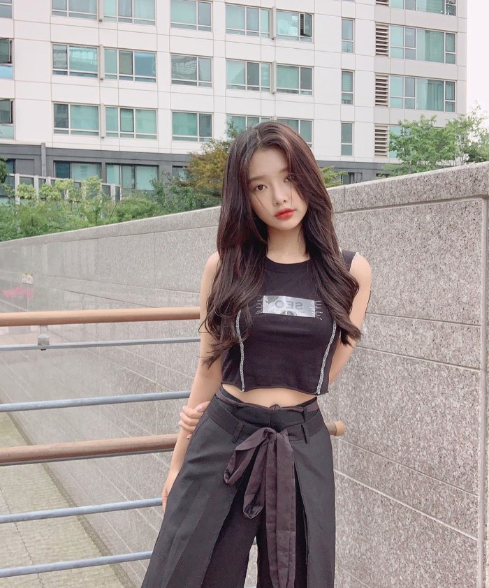 仙女颜值!「偶像级女孩」深邃五官太撩人!甜美笑容释放满满气质插图7 仙女颜值!「偶像级女孩」深邃五官太撩人!甜美笑容释放满满气质插图7