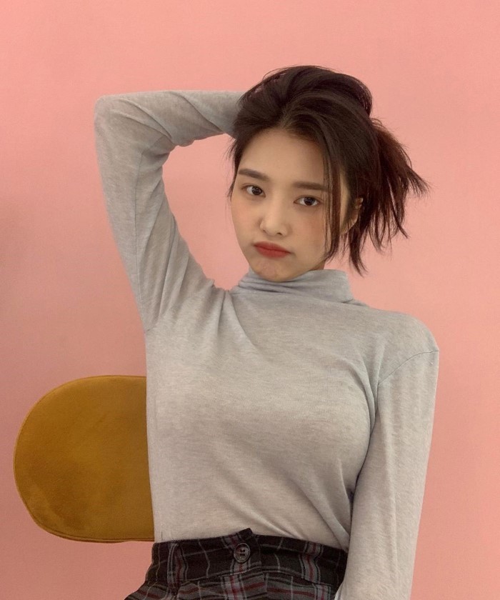 仙女颜值!「偶像级女孩」深邃五官太撩人!甜美笑容释放满满气质插图6 仙女颜值!「偶像级女孩」深邃五官太撩人!甜美笑容释放满满气质插图6