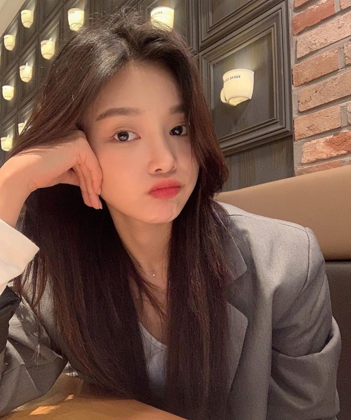 仙女颜值!「偶像级女孩」深邃五官太撩人!甜美笑容释放满满气质插图3 仙女颜值!「偶像级女孩」深邃五官太撩人!甜美笑容释放满满气质插图3