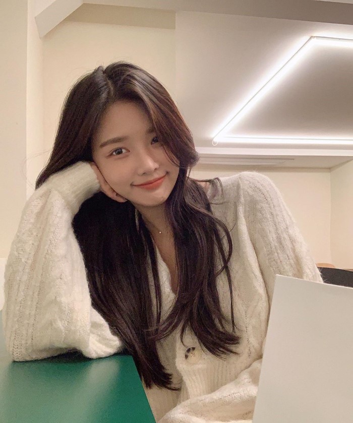 仙女颜值!「偶像级女孩」深邃五官太撩人!甜美笑容释放满满气质插图8 仙女颜值!「偶像级女孩」深邃五官太撩人!甜美笑容释放满满气质插图8