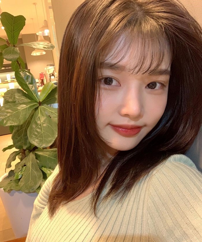 仙女颜值!「偶像级女孩」深邃五官太撩人!甜美笑容释放满满气质插图6 仙女颜值!「偶像级女孩」深邃五官太撩人!甜美笑容释放满满气质插图6