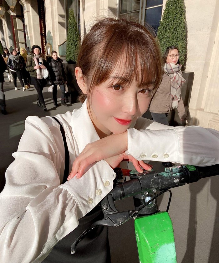 中日混血美少女「桥本甜歌」童颜外表好无辜 衣服下却暗藏「致命胸气」杀伤力十足啊插图4 中日混血美少女「桥本甜歌」童颜外表好无辜 衣服下却暗藏「致命胸气」杀伤力十足啊插图4