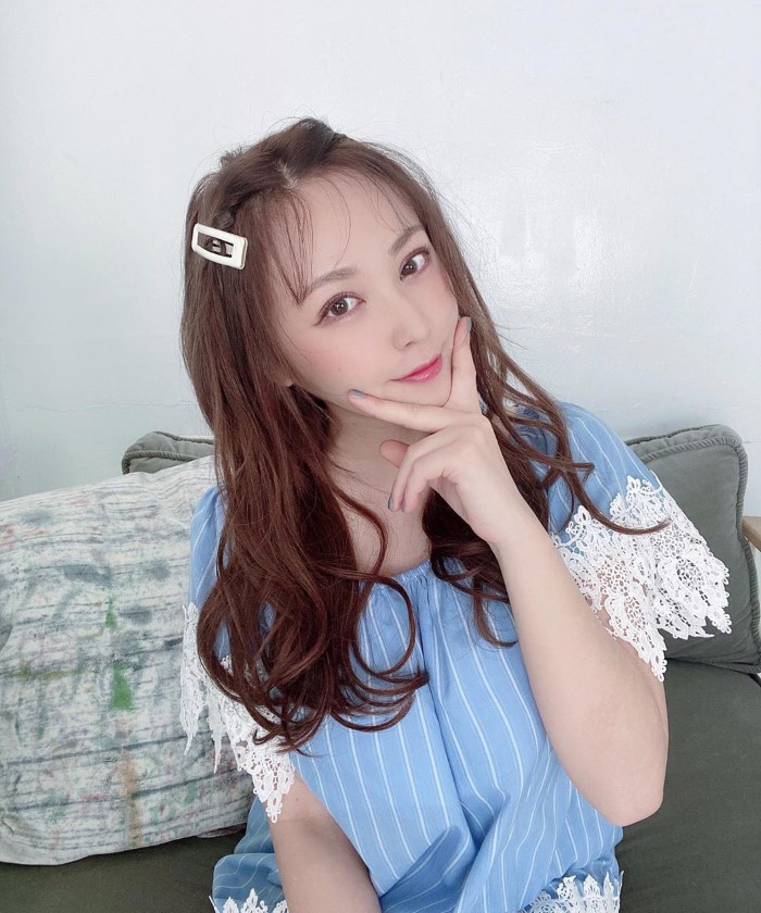 中日混血美少女「桥本甜歌」童颜外表好无辜 衣服下却暗藏「致命胸气」杀伤力十足啊插图3 中日混血美少女「桥本甜歌」童颜外表好无辜 衣服下却暗藏「致命胸气」杀伤力十足啊插图3