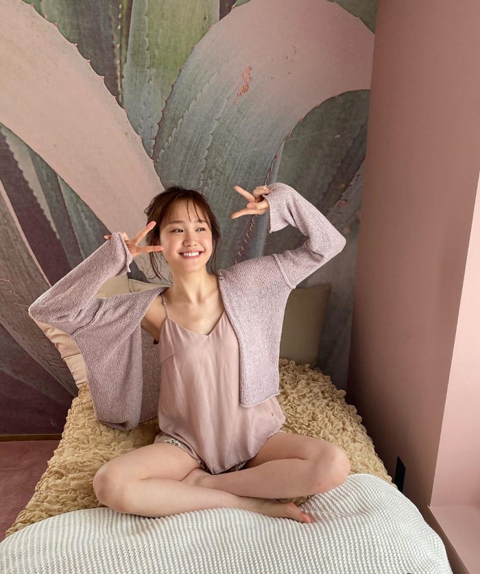 19岁写真新星「尾碕真花」外型可爱气质浪漫 小女生纯真「开怀灿笑」让人瞬间融化插图4 19岁写真新星「尾碕真花」外型可爱气质浪漫 小女生纯真「开怀灿笑」让人瞬间融化插图4