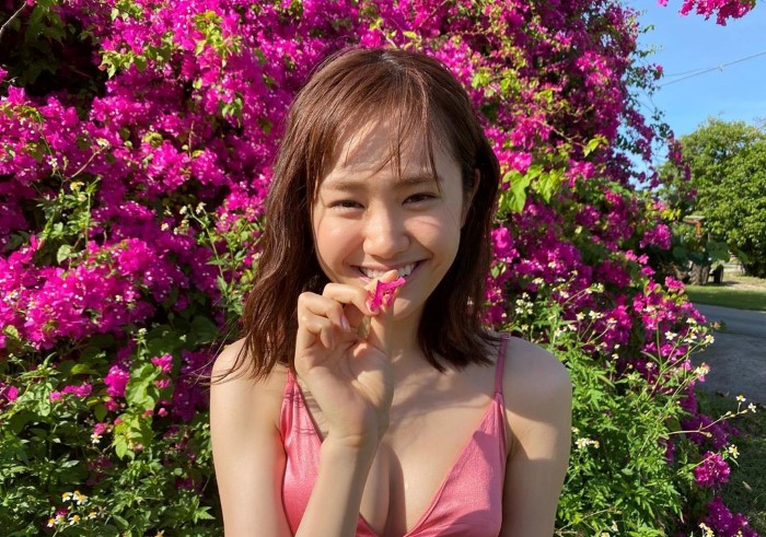 19岁写真新星「尾碕真花」外型可爱气质浪漫 小女生纯真「开怀灿笑」让人瞬间融化插图1 19岁写真新星「尾碕真花」外型可爱气质浪漫 小女生纯真「开怀灿笑」让人瞬间融化插图1