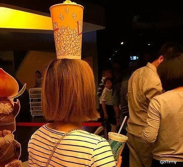 不会点杂技,都不好意思看电影了插图1 不会点杂技,都不好意思看电影了插图1