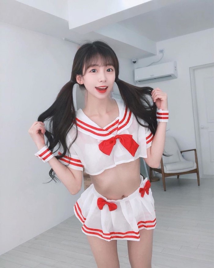 甜美正妹「野餐风满视角」好惊人,露出「细长辣腿」让路人都惊艳了!插图16 甜美正妹「野餐风满视角」好惊人,露出「细长辣腿」让路人都惊艳了!插图16