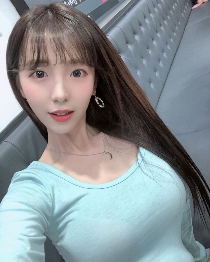 甜美正妹「野餐风满视角」好惊人,露出「细长辣腿」让路人都惊艳了!插图12 甜美正妹「野餐风满视角」好惊人,露出「细长辣腿」让路人都惊艳了!插图12