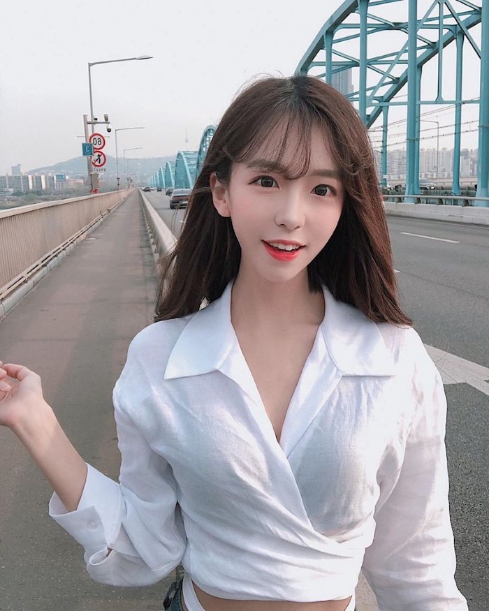 甜美正妹「野餐风满视角」好惊人,露出「细长辣腿」让路人都惊艳了!插图13 甜美正妹「野餐风满视角」好惊人,露出「细长辣腿」让路人都惊艳了!插图13