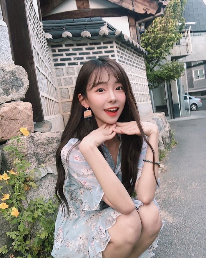 甜美正妹「野餐风满视角」好惊人,露出「细长辣腿」让路人都惊艳了!插图10 甜美正妹「野餐风满视角」好惊人,露出「细长辣腿」让路人都惊艳了!插图10