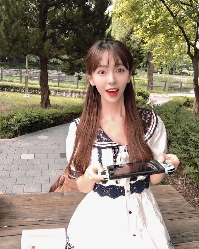 甜美正妹「野餐风满视角」好惊人,露出「细长辣腿」让路人都惊艳了!插图9 甜美正妹「野餐风满视角」好惊人,露出「细长辣腿」让路人都惊艳了!插图9