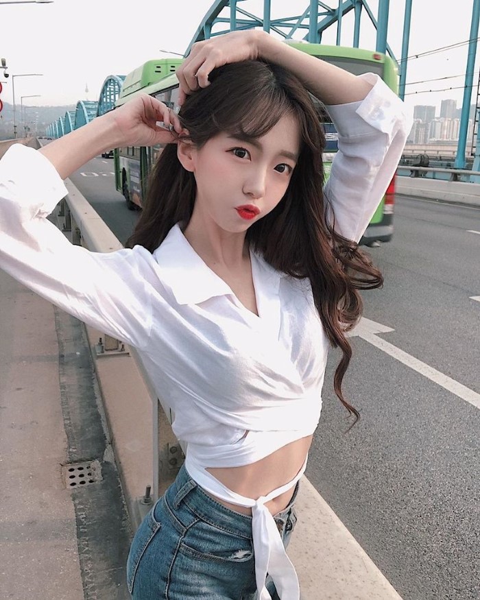 甜美正妹「野餐风满视角」好惊人,露出「细长辣腿」让路人都惊艳了!插图7 甜美正妹「野餐风满视角」好惊人,露出「细长辣腿」让路人都惊艳了!插图7