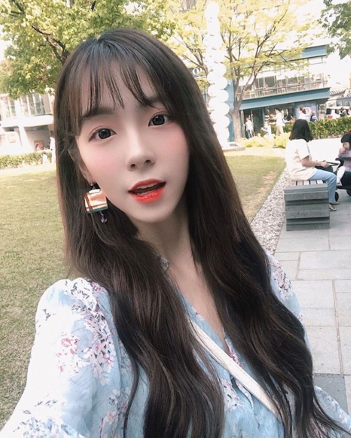 甜美正妹「野餐风满视角」好惊人,露出「细长辣腿」让路人都惊艳了!插图8 甜美正妹「野餐风满视角」好惊人,露出「细长辣腿」让路人都惊艳了!插图8