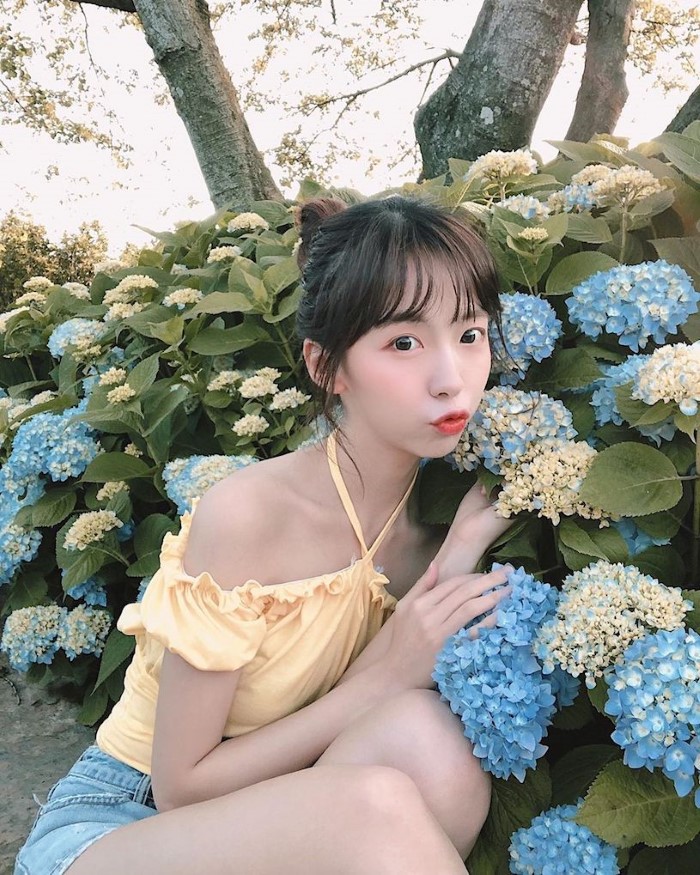 甜美正妹「野餐风满视角」好惊人,露出「细长辣腿」让路人都惊艳了!插图5 甜美正妹「野餐风满视角」好惊人,露出「细长辣腿」让路人都惊艳了!插图5