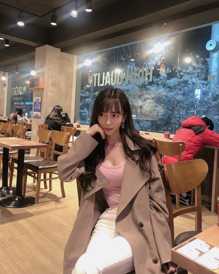 甜美正妹「野餐风满视角」好惊人,露出「细长辣腿」让路人都惊艳了!插图 甜美正妹「野餐风满视角」好惊人,露出「细长辣腿」让路人都惊艳了!插图