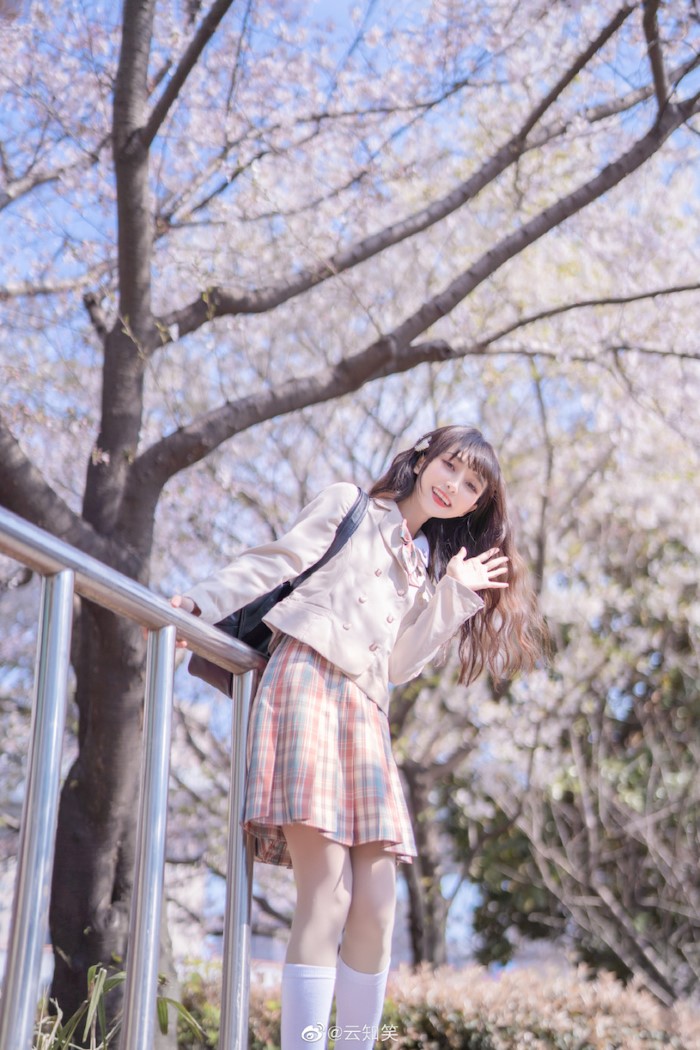 捕获超可爱至服罗莉正妹「云知笑」,对你甜笑「迷人颜值」萌到无法挡!插图2 捕获超可爱至服罗莉正妹「云知笑」,对你甜笑「迷人颜值」萌到无法挡!插图2