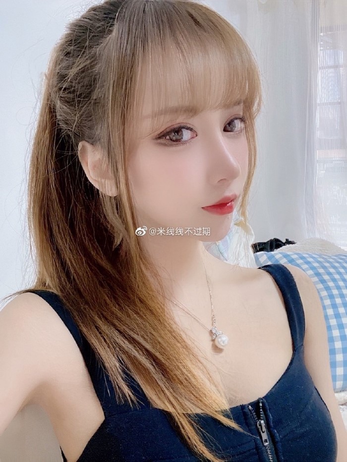 美艳嫩妹「米线线sama」粉红洋装视角超凶,饱满事业线长到满出来!插图12 美艳嫩妹「米线线sama」粉红洋装视角超凶,饱满事业线长到满出来!插图12