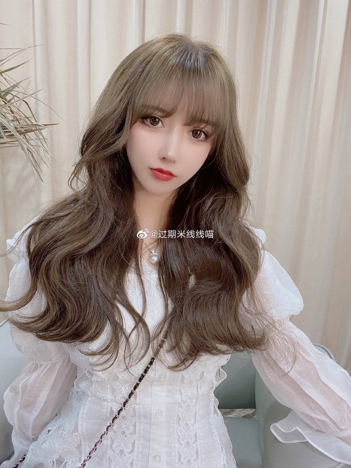 美艳嫩妹「米线线sama」粉红洋装视角超凶,饱满事业线长到满出来!插图9 美艳嫩妹「米线线sama」粉红洋装视角超凶,饱满事业线长到满出来!插图9