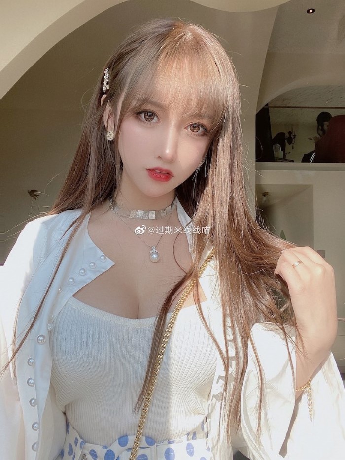 美艳嫩妹「米线线sama」粉红洋装视角超凶,饱满事业线长到满出来!插图5 美艳嫩妹「米线线sama」粉红洋装视角超凶,饱满事业线长到满出来!插图5