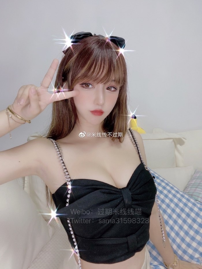 美艳嫩妹「米线线sama」粉红洋装视角超凶,饱满事业线长到满出来!插图8 美艳嫩妹「米线线sama」粉红洋装视角超凶,饱满事业线长到满出来!插图8