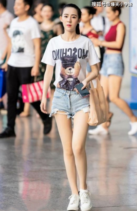 爆笑GIF图:姑娘,我是真佩服你,真是够强大的!插图6 爆笑GIF图:姑娘,我是真佩服你,真是够强大的!插图6