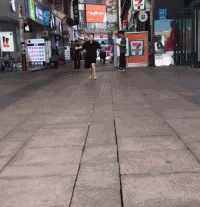 爆笑GIF图:姑娘,我是真佩服你,真是够强大的!插图2 爆笑GIF图:姑娘,我是真佩服你,真是够强大的!插图2