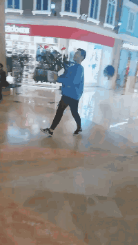 爆笑GIF图:姑娘,我是真佩服你,真是够强大的!插图3 爆笑GIF图:姑娘,我是真佩服你,真是够强大的!插图3