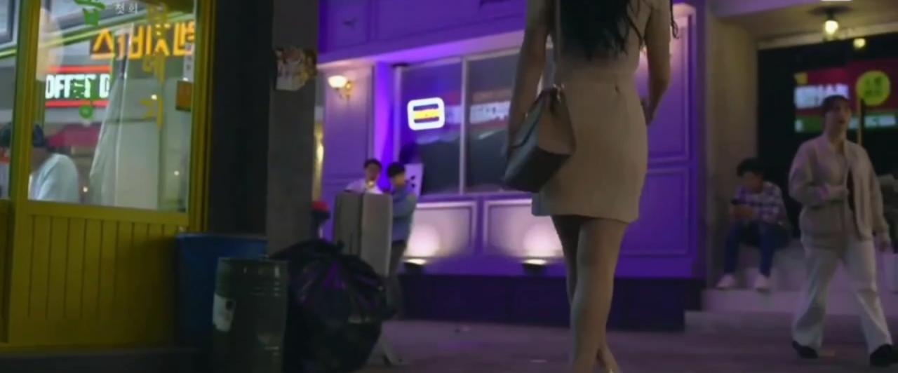 改编19禁网漫《便利店新星》!为符合剧情「金裕贞」微姓感穿搭惹议,韩国网民正反两极…插图8 改编19禁网漫《便利店新星》!为符合剧情「金裕贞」微姓感穿搭惹议,韩国网民正反两极…插图8