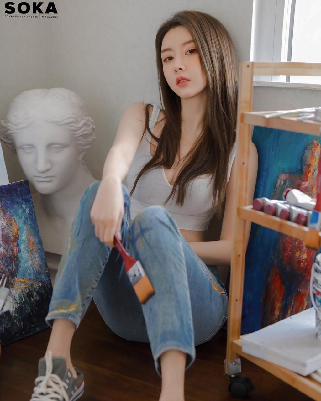 有仙气!正妹画家「周麟嘉」穿运动内一作画水蛇腰超不科学插图2 有仙气!正妹画家「周麟嘉」穿运动内一作画水蛇腰超不科学插图2