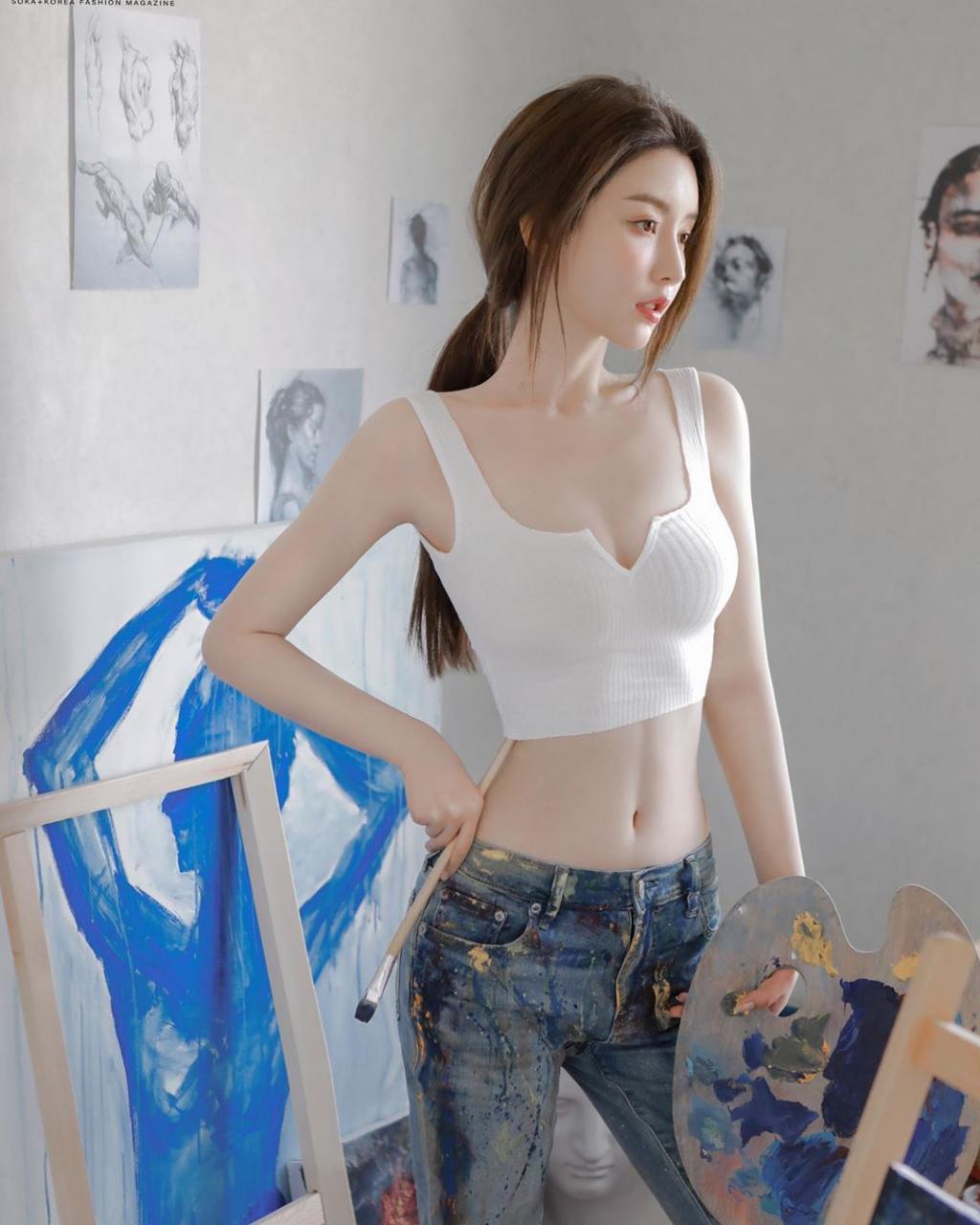 有仙气!正妹画家「周麟嘉」穿运动内一作画水蛇腰超不科学插图3 有仙气!正妹画家「周麟嘉」穿运动内一作画水蛇腰超不科学插图3