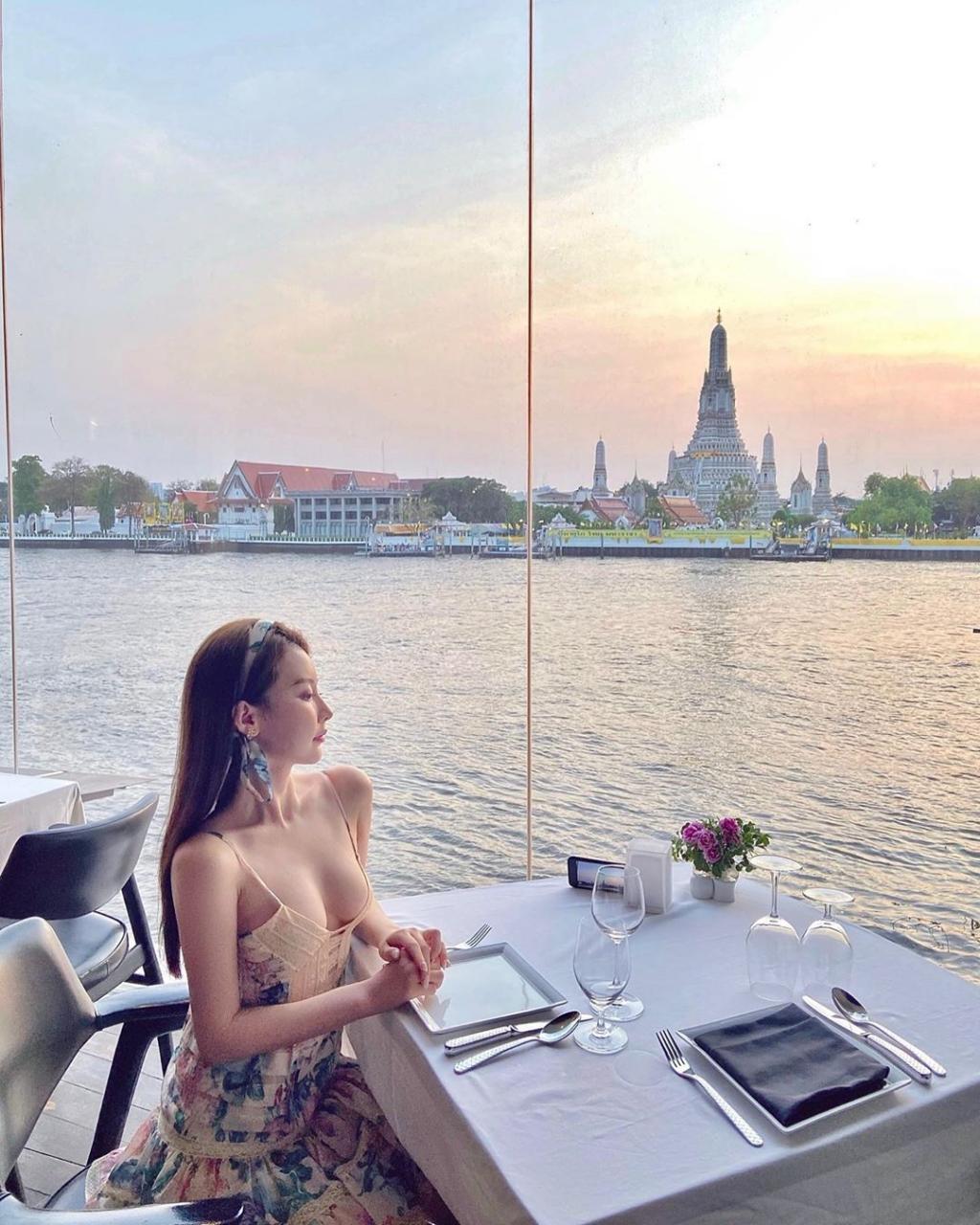 有仙气!正妹画家「周麟嘉」穿运动内一作画水蛇腰超不科学插图4 有仙气!正妹画家「周麟嘉」穿运动内一作画水蛇腰超不科学插图4