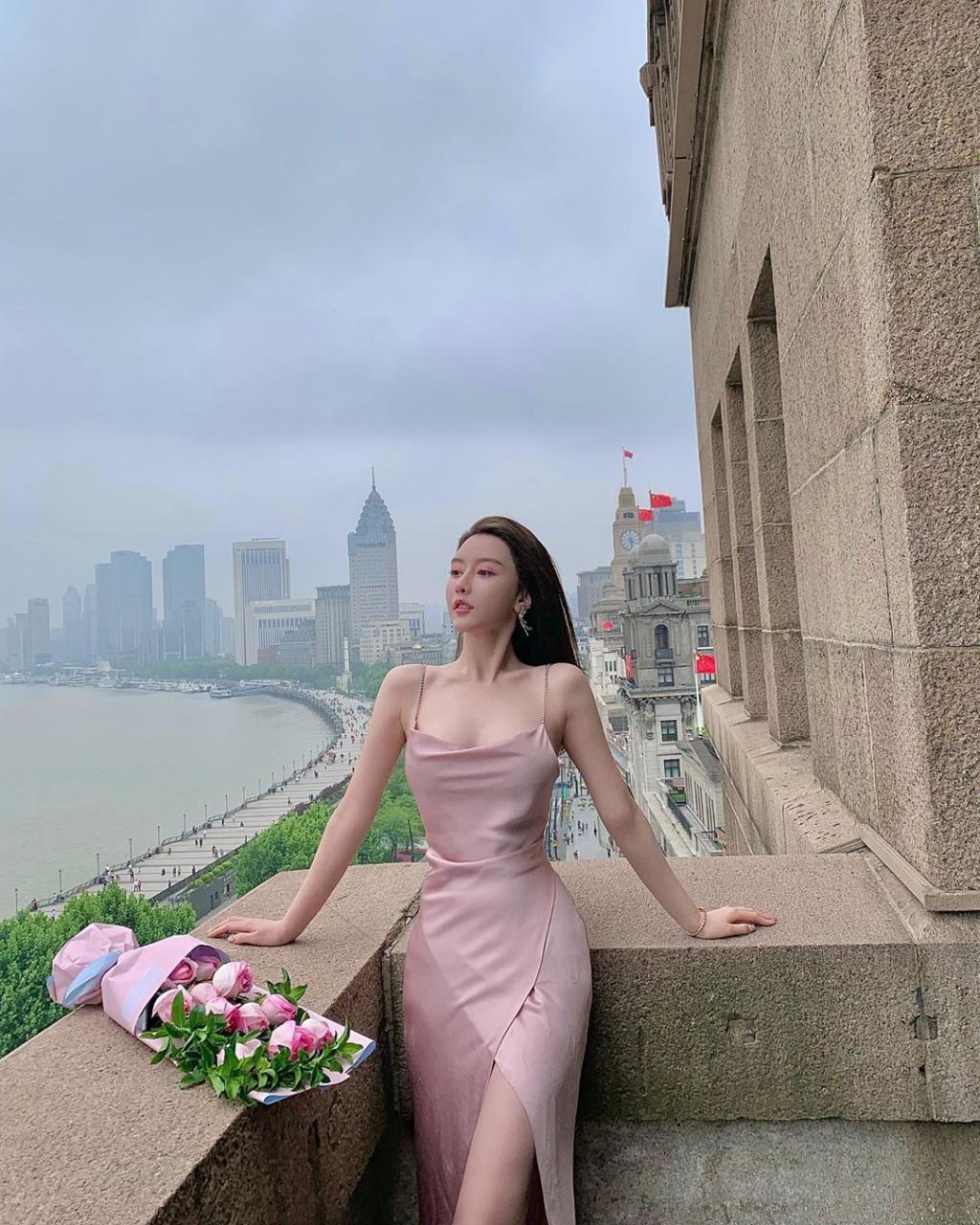 有仙气!正妹画家「周麟嘉」穿运动内一作画水蛇腰超不科学插图6 有仙气!正妹画家「周麟嘉」穿运动内一作画水蛇腰超不科学插图6