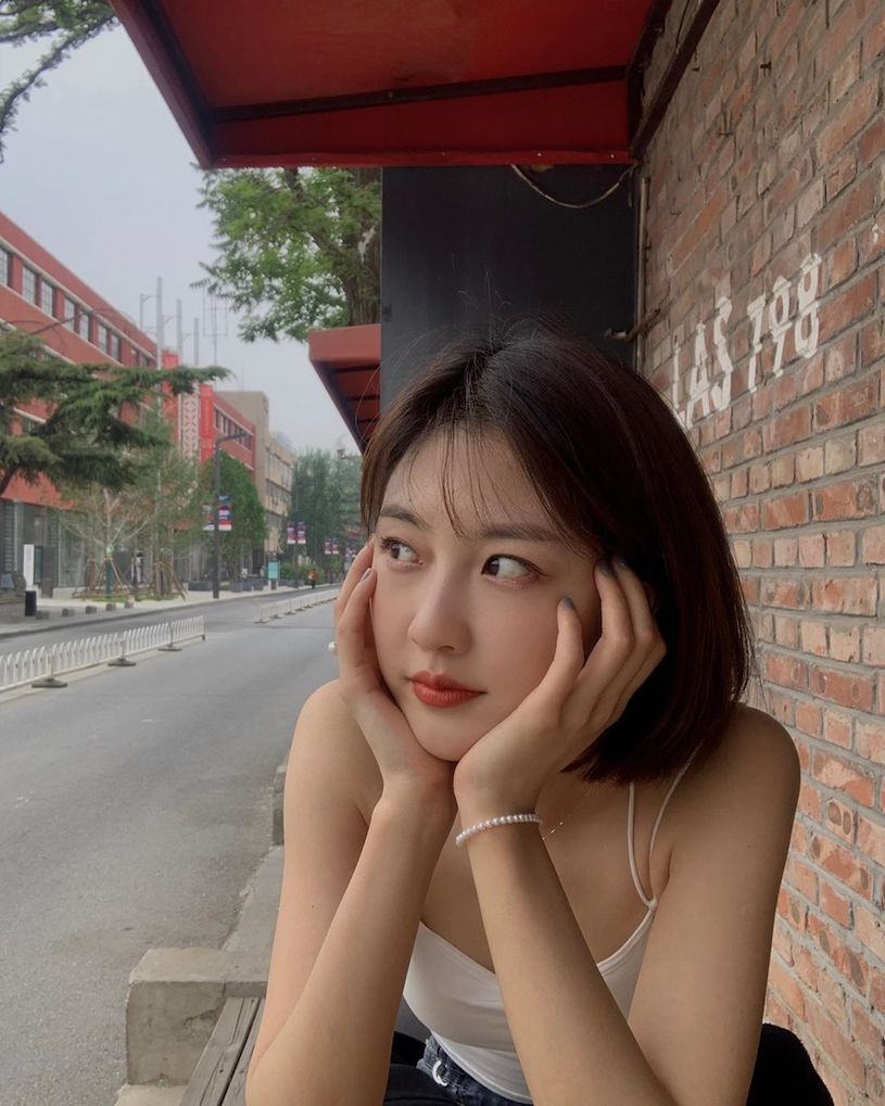 小清新妹字「刘虞佳」约会爱穿露背装,不经意露出的深沟太又人了!插图1 小清新妹字「刘虞佳」约会爱穿露背装,不经意露出的深沟太又人了!插图1