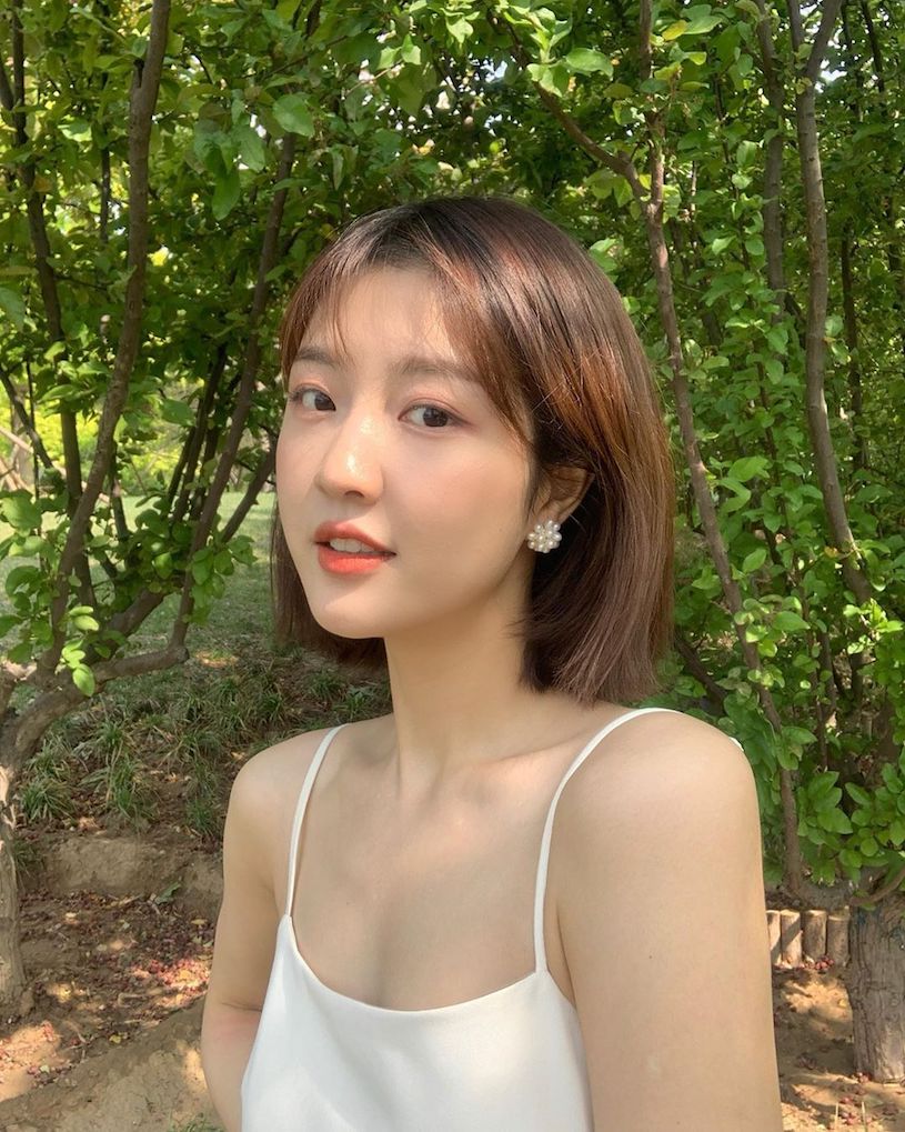 小清新妹字「刘虞佳」约会爱穿露背装,不经意露出的深沟太又人了!插图2 小清新妹字「刘虞佳」约会爱穿露背装,不经意露出的深沟太又人了!插图2