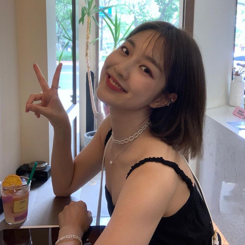 小清新妹字「刘虞佳」约会爱穿露背装,不经意露出的深沟太又人了!插图1 小清新妹字「刘虞佳」约会爱穿露背装,不经意露出的深沟太又人了!插图1